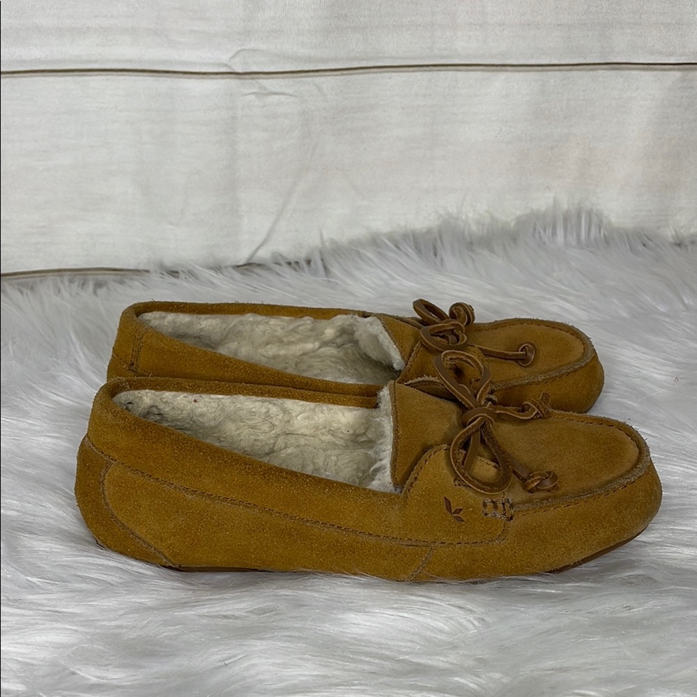 Koolaburra Women's Tan Suede Slippers